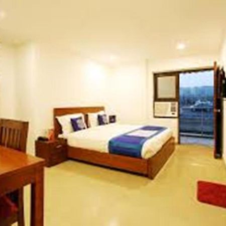 Hotel Star Light Нью-Дели Экстерьер фото